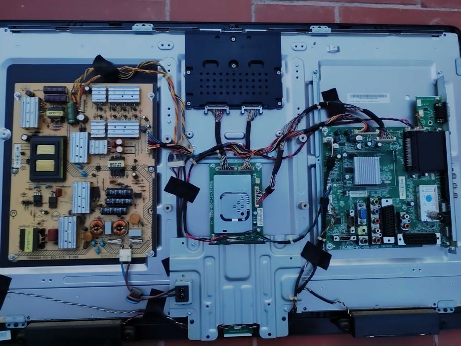 Основна и захранваща платки за телевизор Шарп Акуос