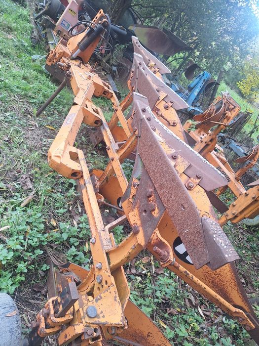 Pluguri Huard TR65T, TR75T cu 2,3,4 brazde