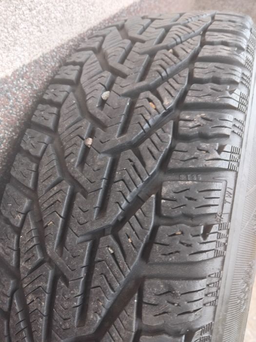 Vând roți logan 4x100 r15 stare bună. 8oo. lei fix.