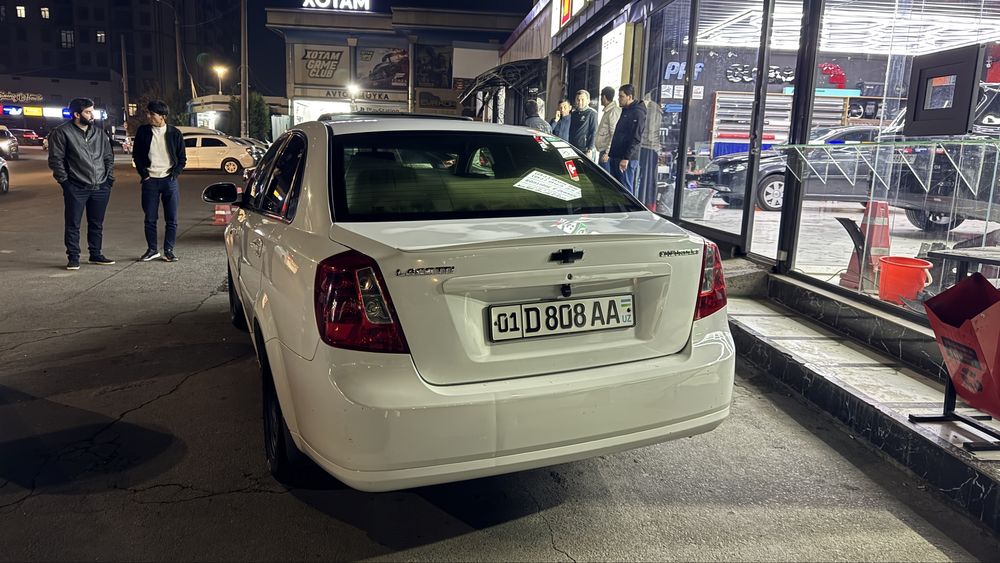 Lacetti 1.8 avtomat 2008 yil 3 4 ta joyda kraska bor 235 min yurgan