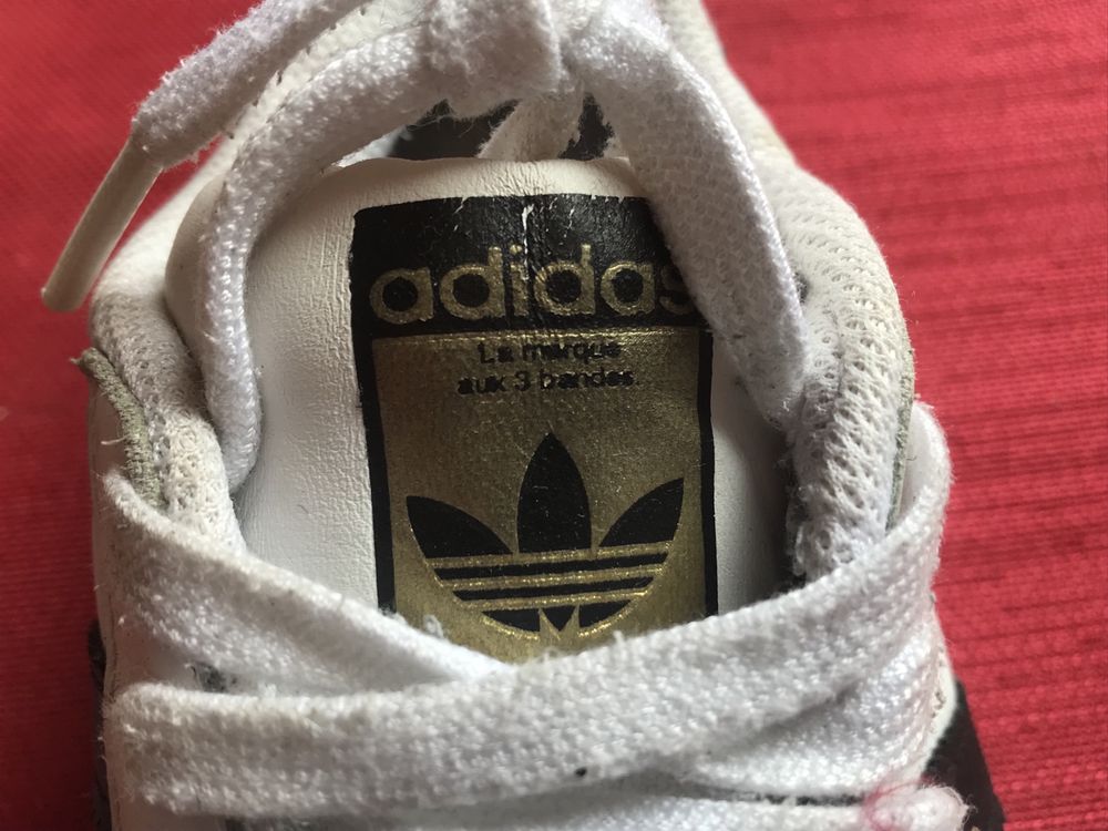 Adidasi albi Adidas noi