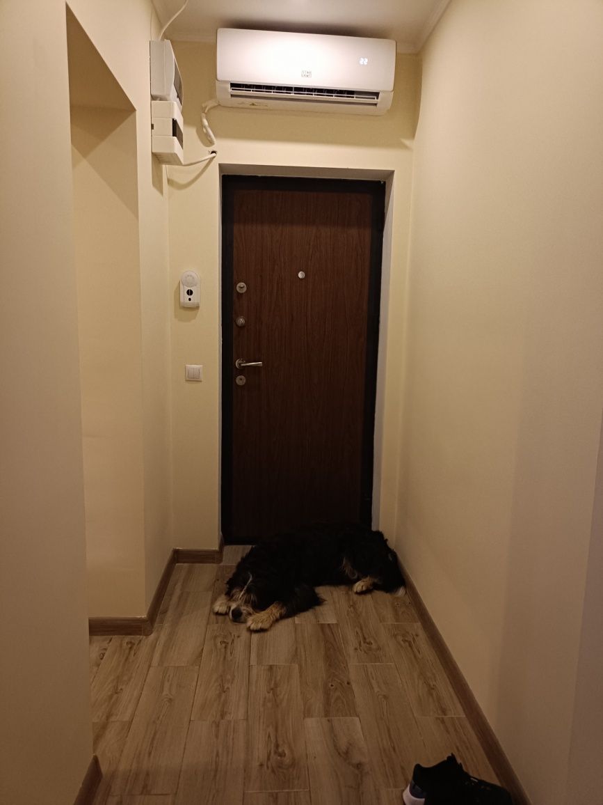 Închiriez apartament la curte