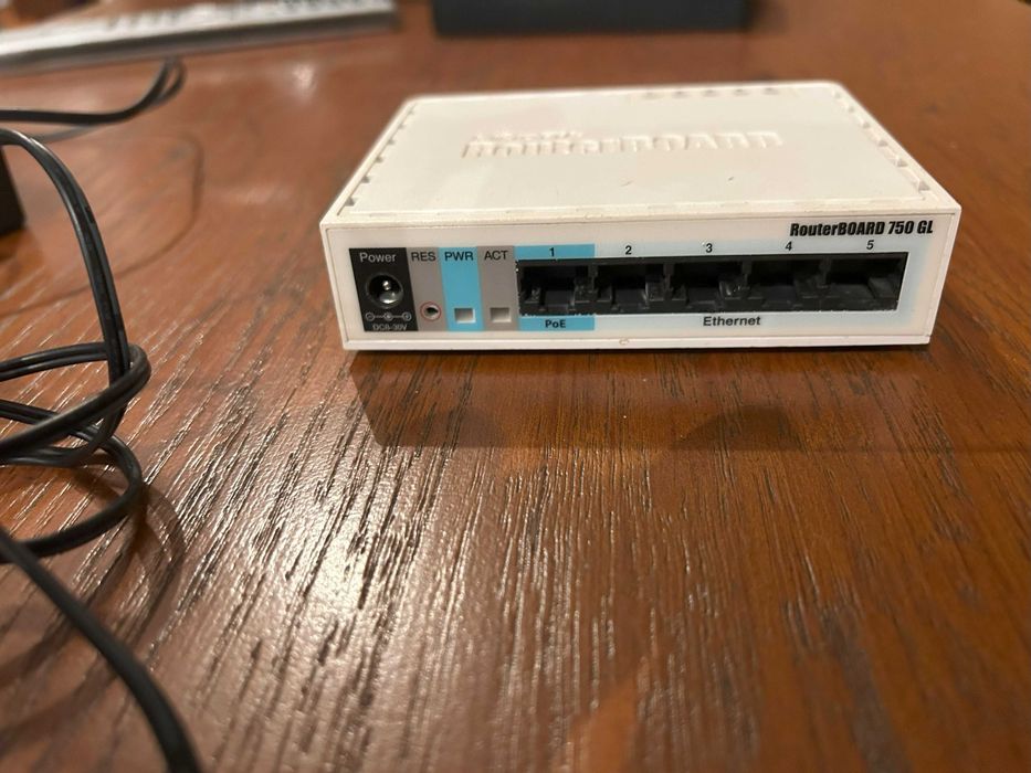 MikroTik RB 750GL