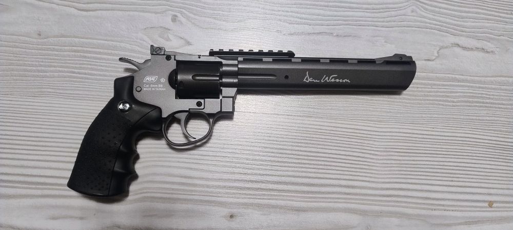 Dan Wesson revolser 8'