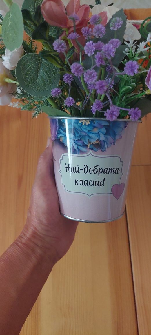 Метални кашпи с послание