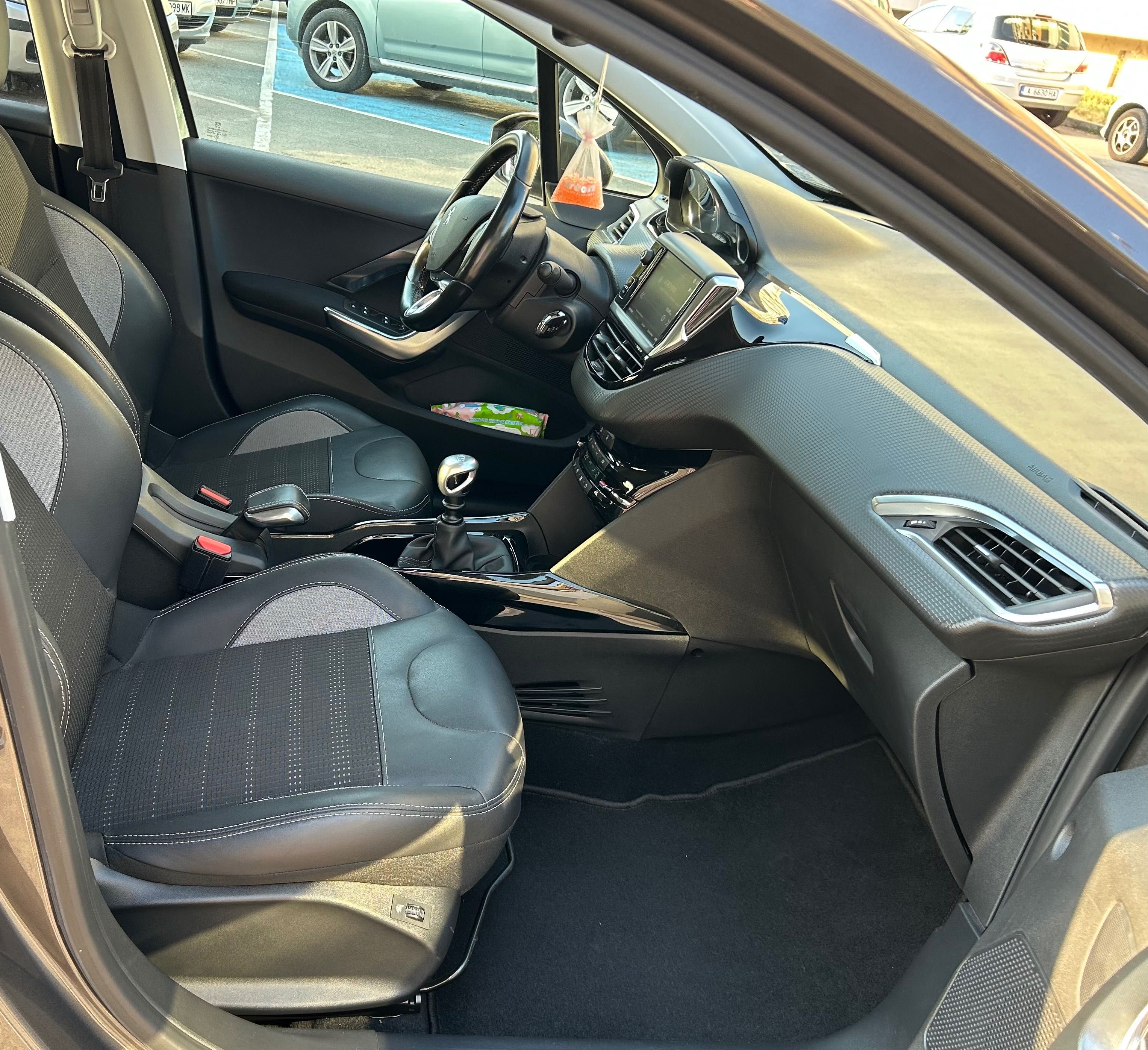 Peugeot 2008 - Кросоувър