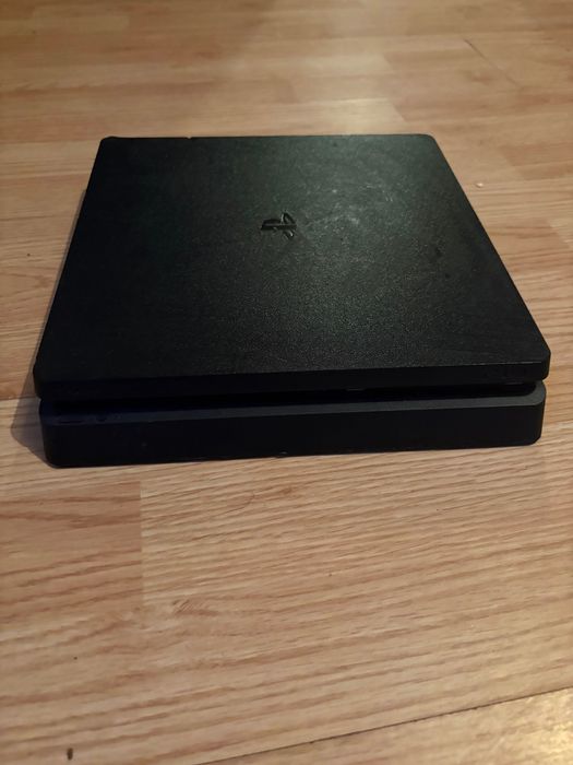 Vand/schimb  PS4 slim ..