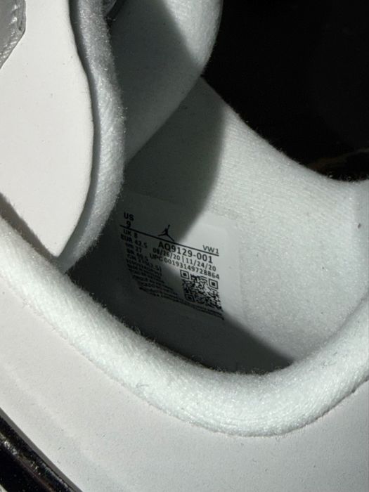 Jordan 4 frozen moments