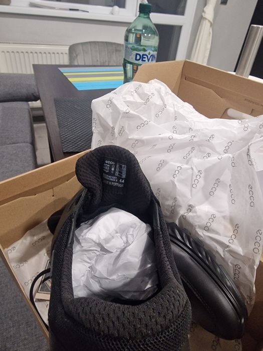 Продавам  обувки  еко