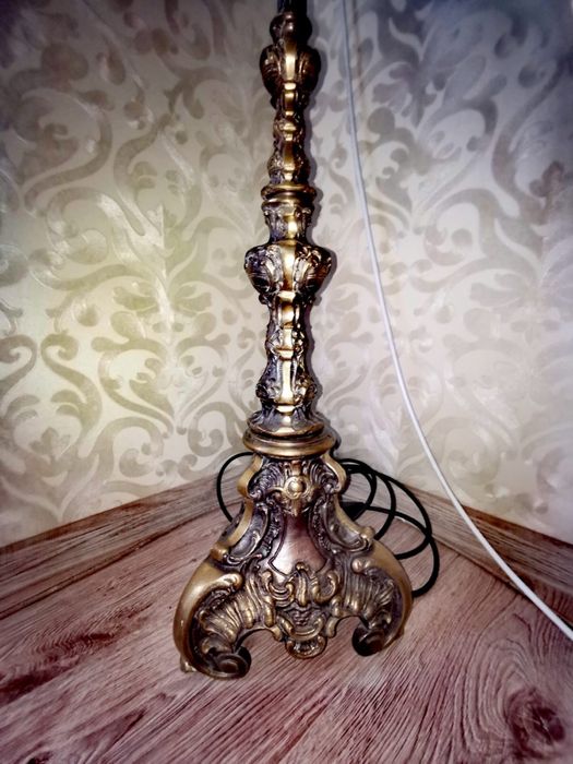 Антикварна подова лампа бронзова месингова основа тежка голяма масивна