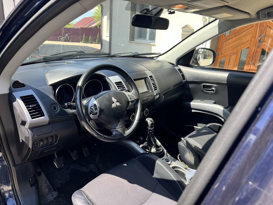 Vand Mitsubishi Outlander 2011