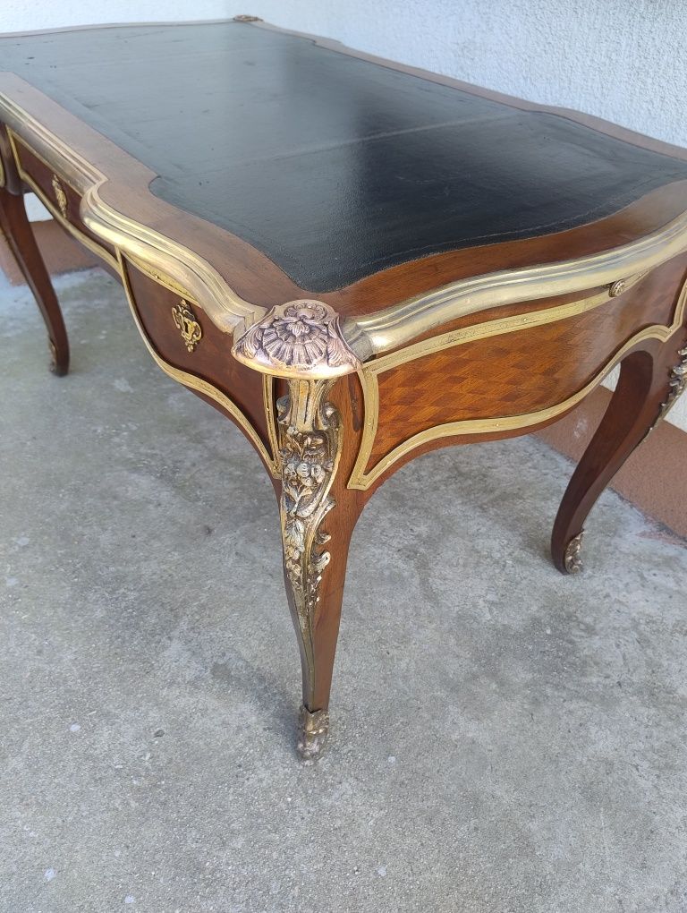 Birou central vechi stil Louis XV din lemn masiv cu blat din piele