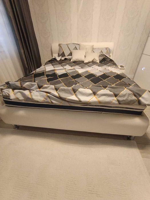 Vand pat 160 x 200 cu saltea si 2 somiere incluse