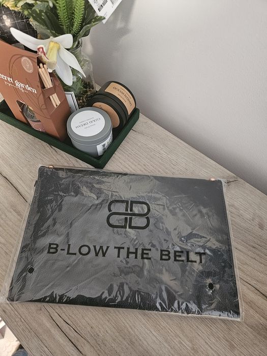 B-low the belt черна кожена клъч дамска чанта нова