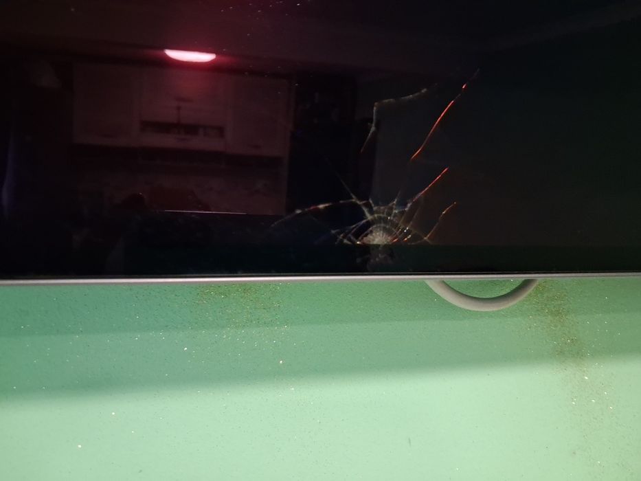 Vand LG OLed cu displeiul spart.