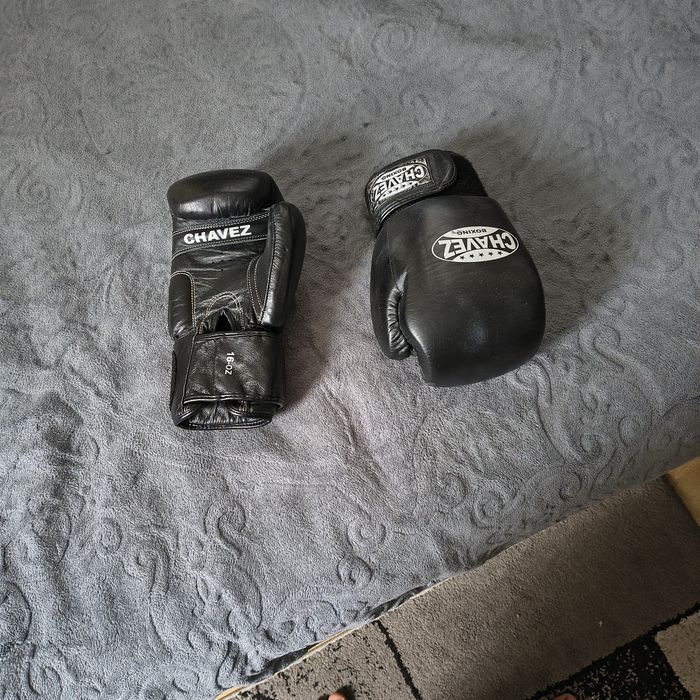 Mănuși de box vînd