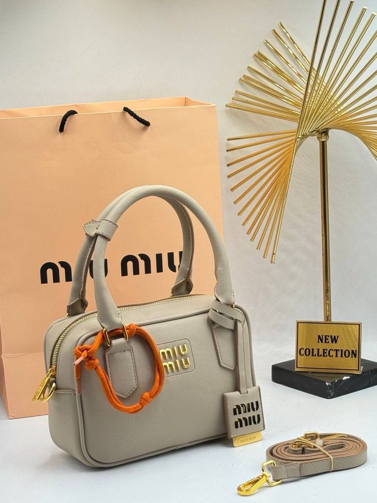 Geanta Miu Miu Noua !!! Dimensiuni 21/15 !!!