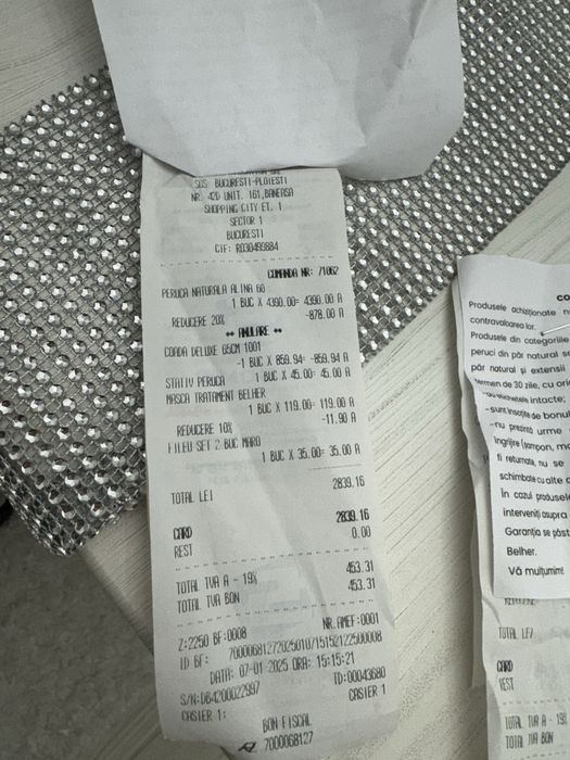 Vând peruca naturala din păr blond