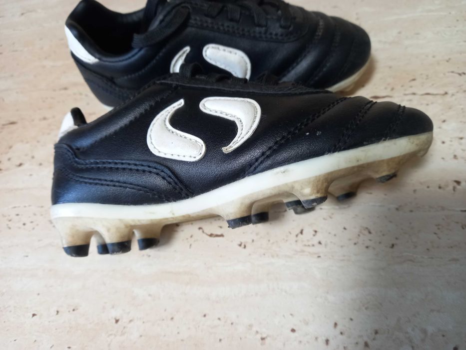 Adidași de fotbal mărimea 27