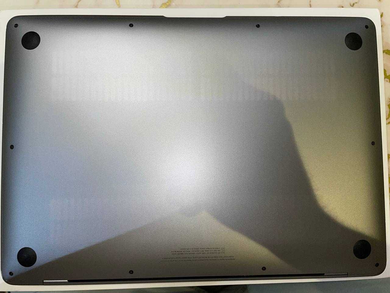 MacBook Air M1 (8/256)