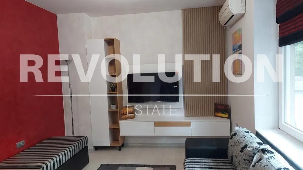 Дава се под наем Тристаен апартамент в Пловдив, Кючук Париж - 80 кв.м за 485 € - Снимка #2