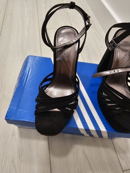 Sandale negre bershka