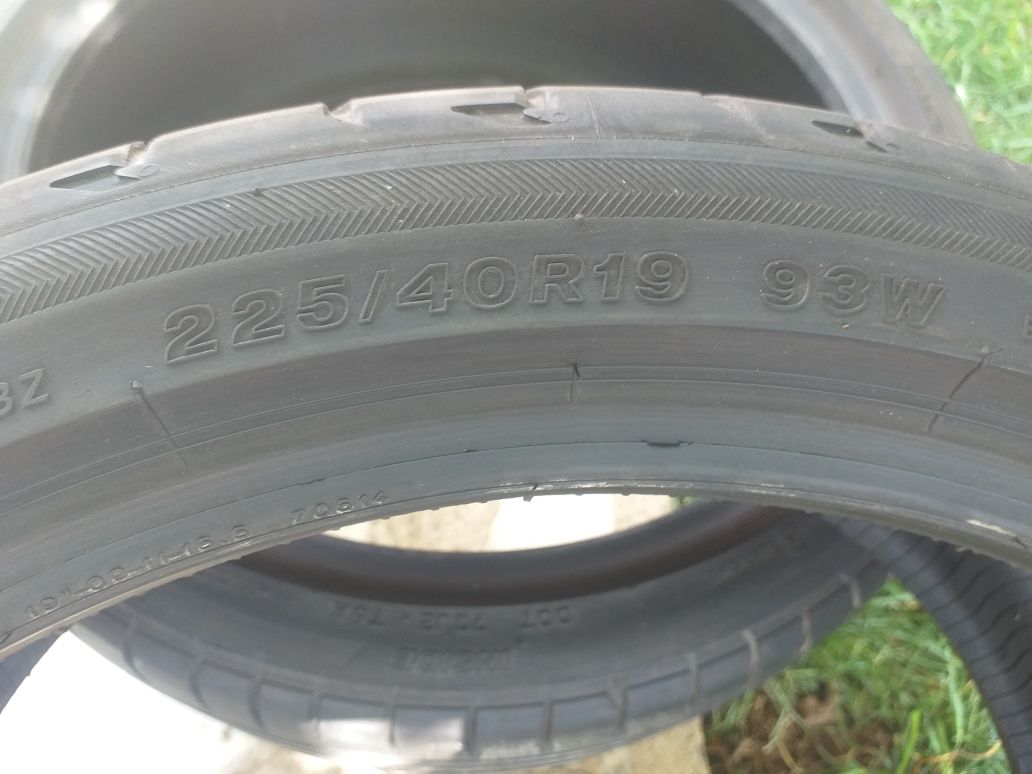 Гуми два броя 225/40/19