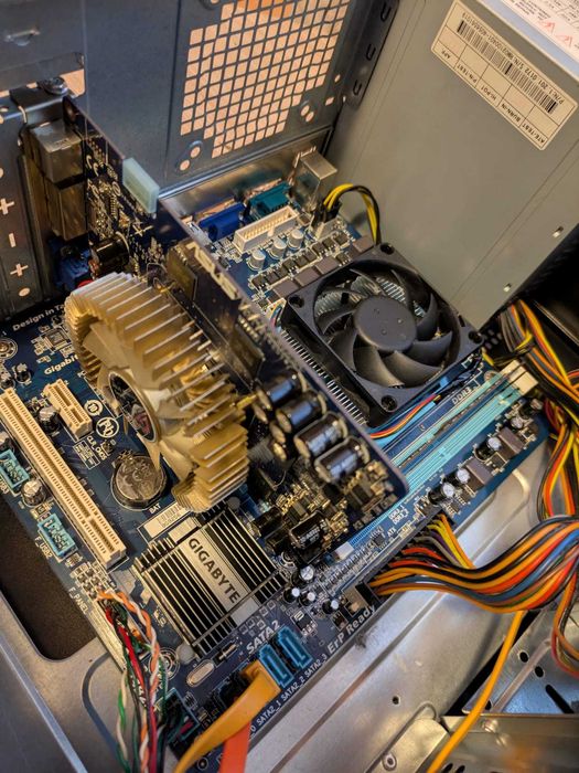 PC retro gaming Windows XP, AMD Sempron, geForce GT 520, dezm