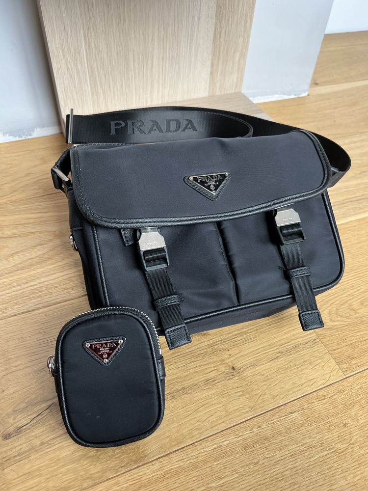 Чисто нова Prada чанта