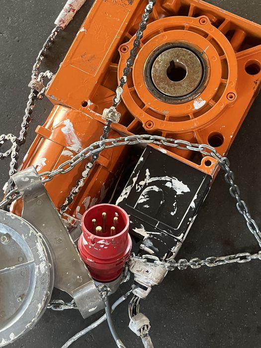 Motor cu reductor pentru  poarta garaj etc