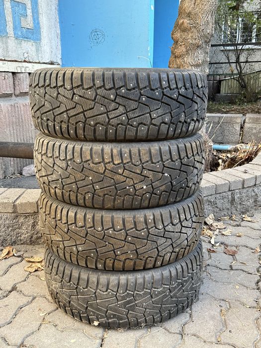 Зимние шипованные шины Pirelli 205/55 R16 комплект 4 шт.