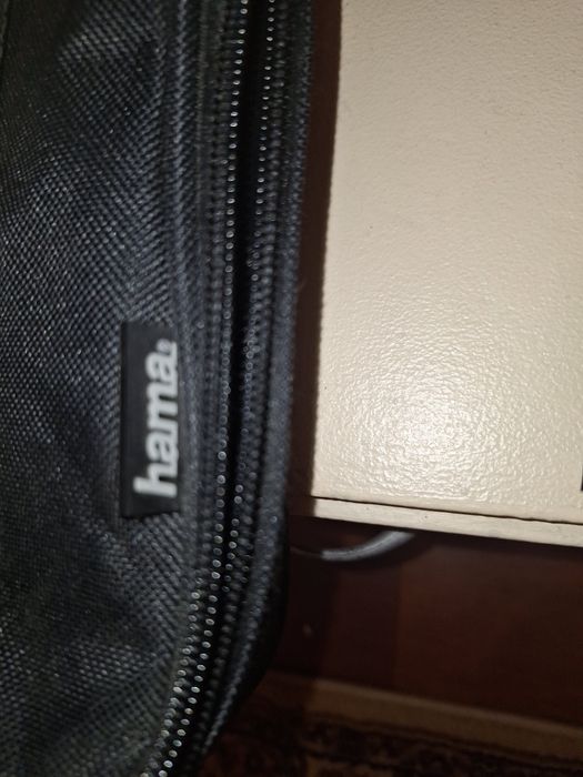 Продавам чанта за лаптоп