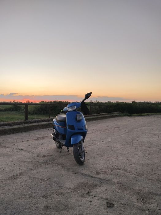 Vând scuter Piaggio zip 49 scuterul merge da necesita 2 segmenti