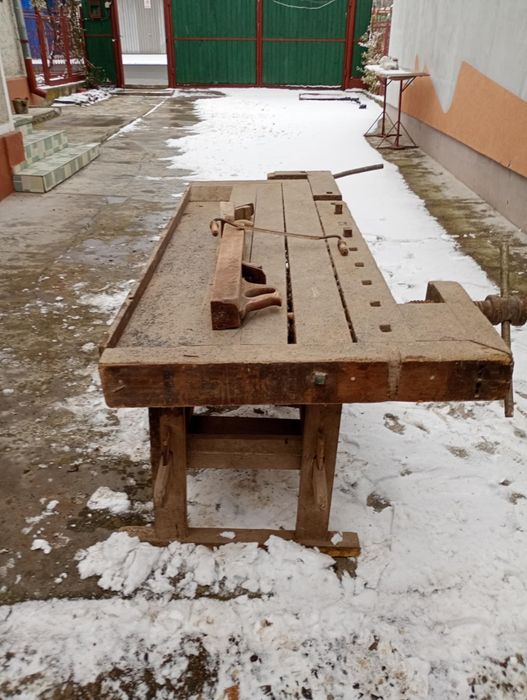 Masă rustică pentru tâmplărie