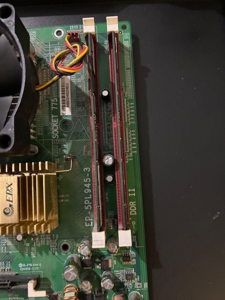 LGA775 материнская плата + Pentium 4 + DDR2 2GB + 80GB IDE HDD