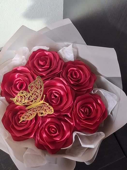 Buchet trandafiri din satin