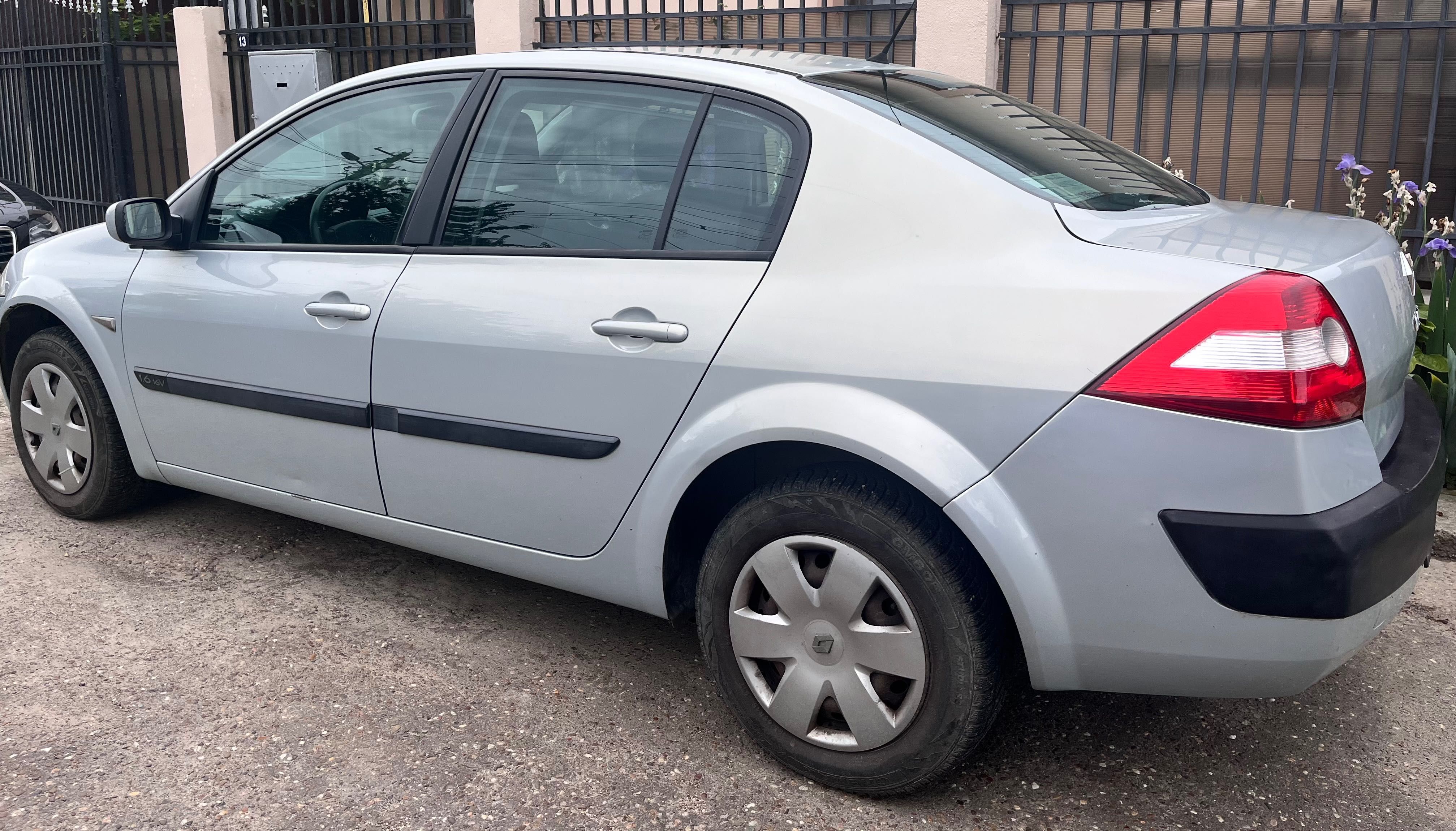 Vand Renault Megane II 206.403 km

5.000 lei 
Prețul e negociabil
