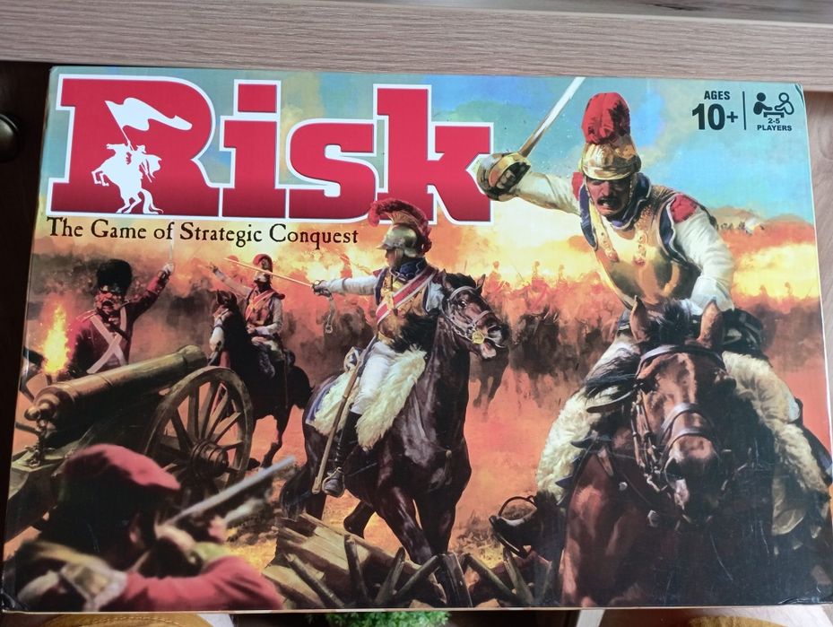 Vând Risk board game