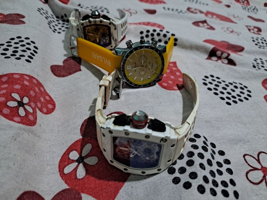 Vand 3 ceasuri de mână