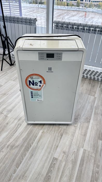 Кондиционер напольный Electrolux EACM - 10 DR/N3