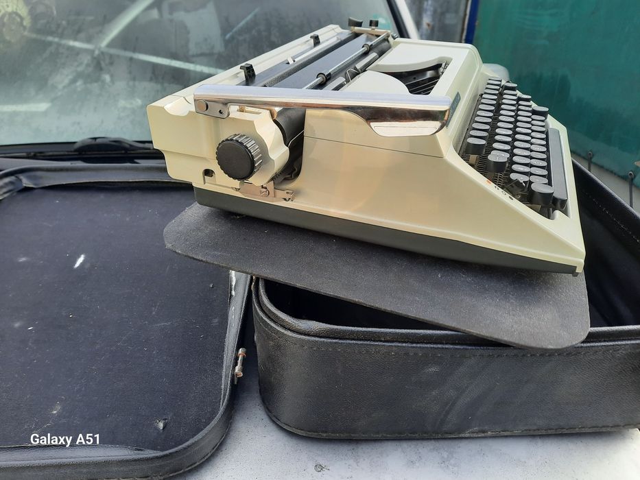 Ръчна пишешта машина.