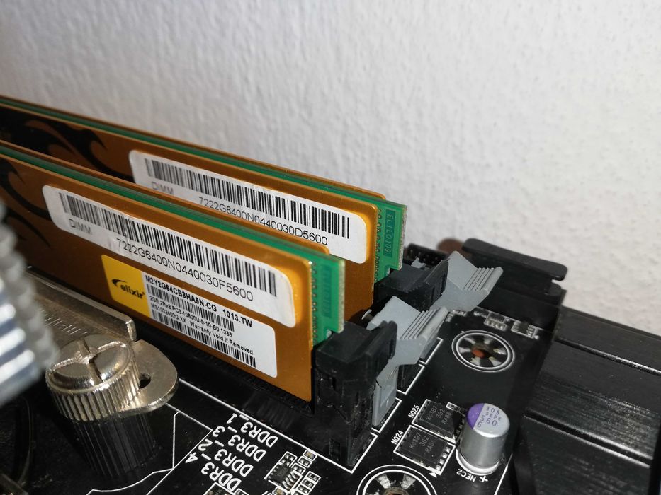 Gigabyte GA-Z87-D3HP + Intel Core i5 4670k + 4GB RAM Elixir