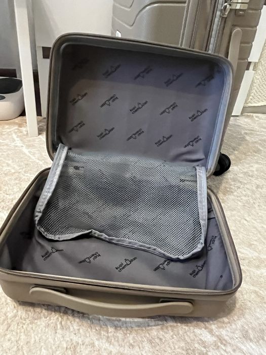 Чемодан полипропиленовый