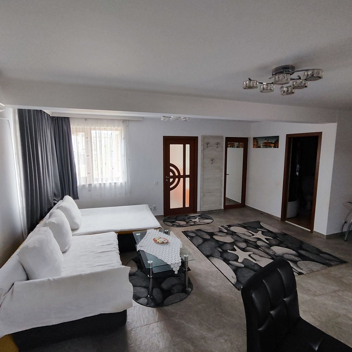 Vila de inchiriat (3 dormitoare + living), cu garaj