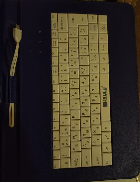 Продам чехол - клавиатуру для планшета 10"