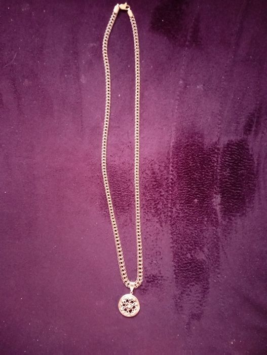 Золотая цепь с кулоном