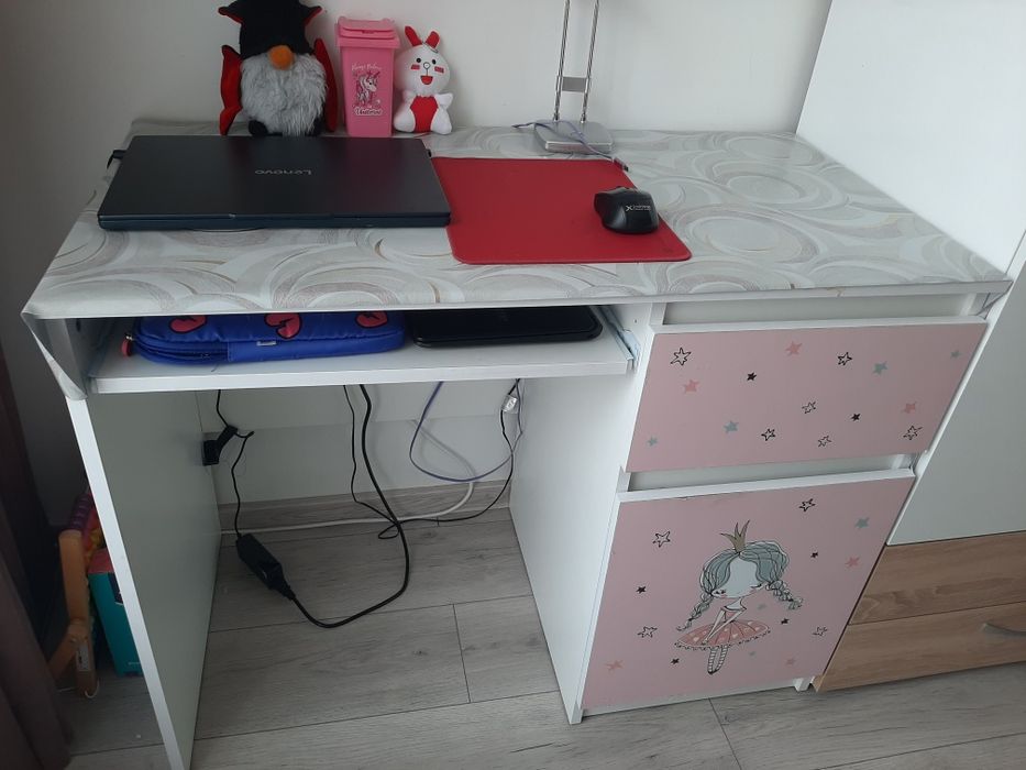 Детско Бюро за момиче