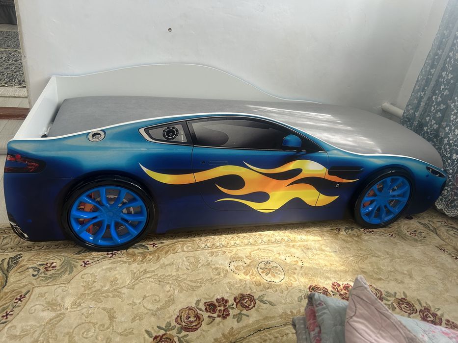 Кровать машинка с подьемным механизмом