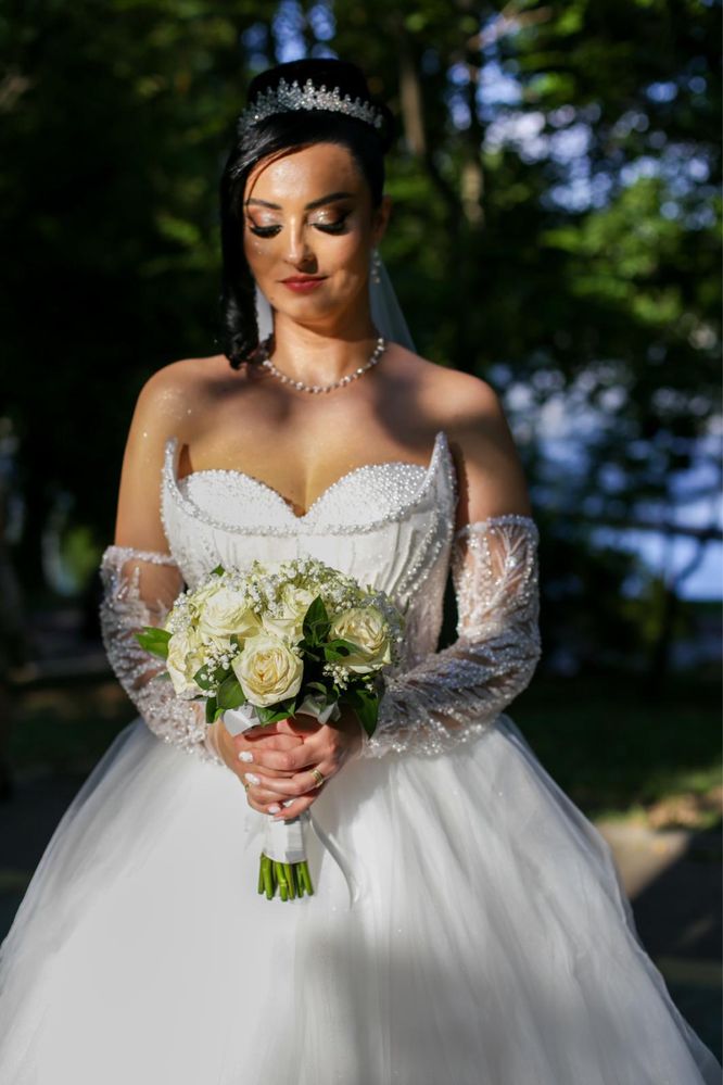 Rochie mireasă (se vinde cu voal și crinolină)