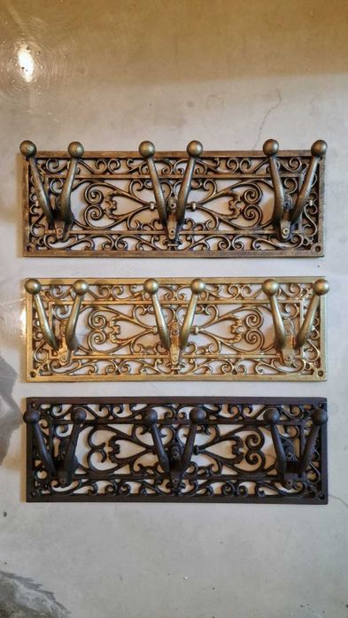 Масивна Чугунена зак/чалка, декоративна, стабилна.